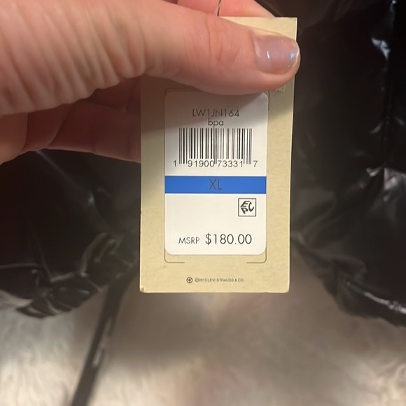 Levi’s puffy coat - Picture 4 of 5